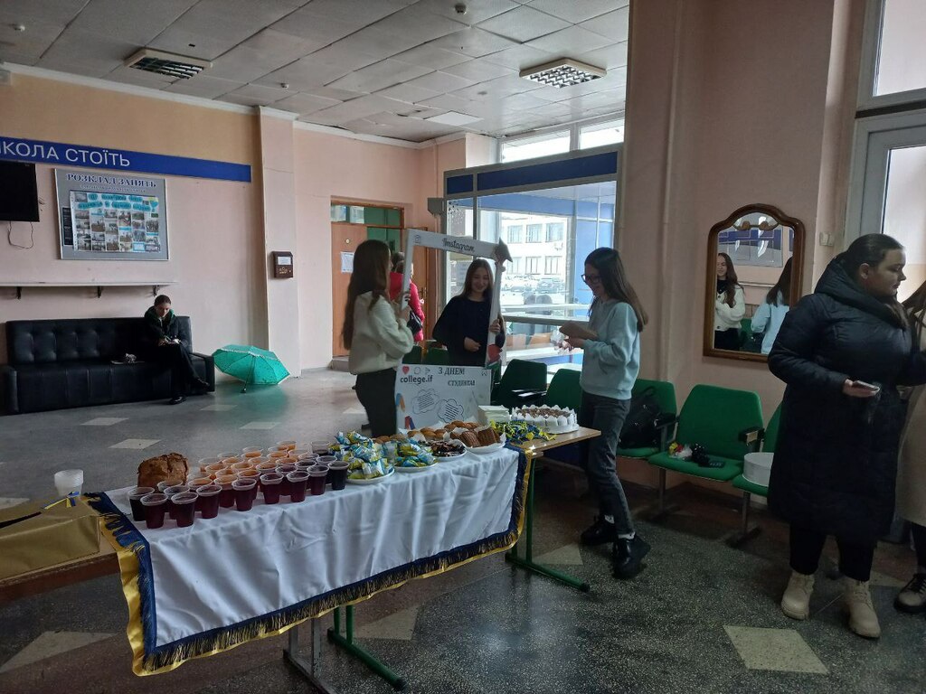 photo_5397984111467025066_y