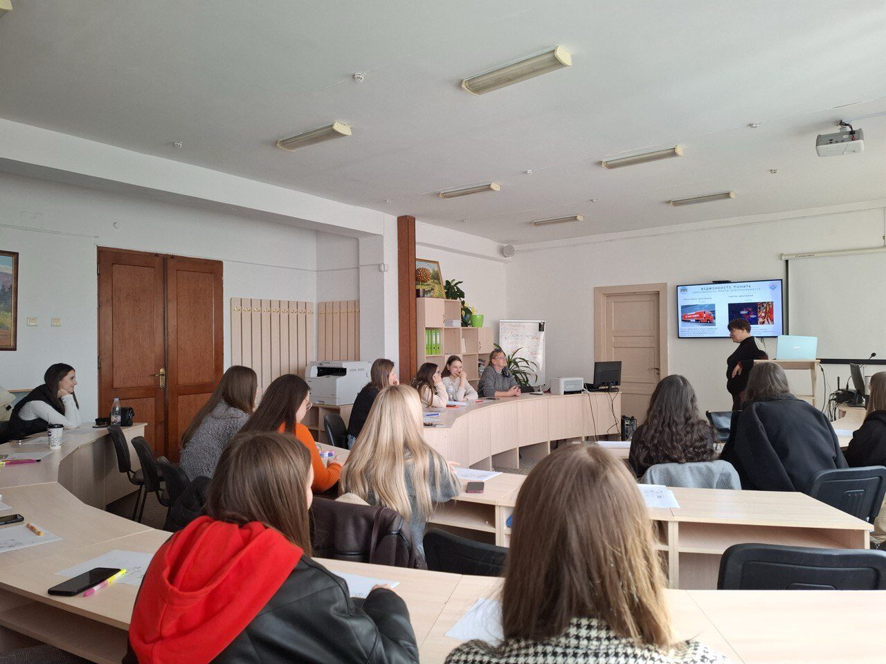 photo_5465407113670031722_y